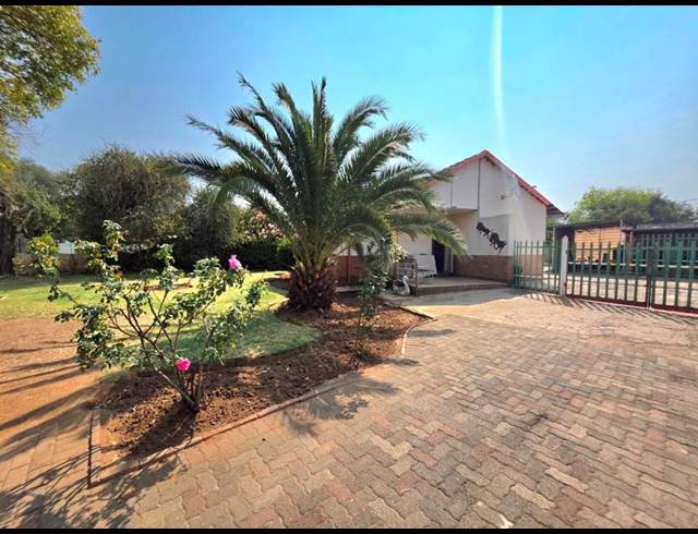 3 BEDROOM HOUSE FOR SALE IN VAN DYK PARK